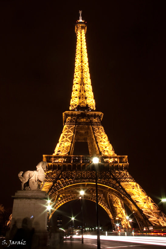 Eiffel nocturno